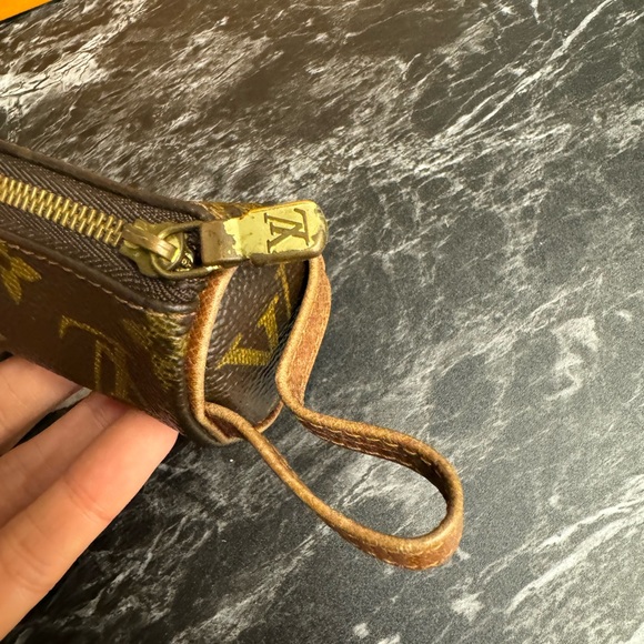 11659 Louis Vuitton Monogram Gold Ball Holder Zip Pouch - Picture 2 of 8